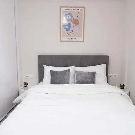 Cozy Hideaway Nearby Acropolis & Metro-3